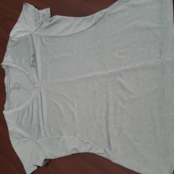 Fila Short Sleeve V Neck Wicking Fitted Tee M VGUC - Picture 12 of 12
